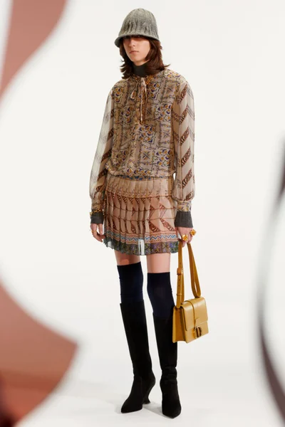 Look 15